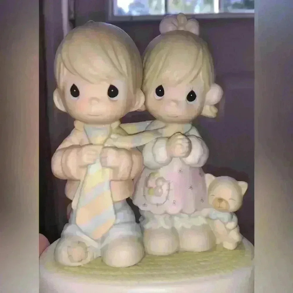 Precious Moments 1999 Bless Be the Tie That Binds Figurine - Picture 2 of 6